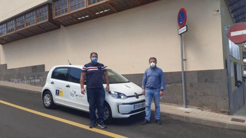 Valleseco estrena un nuevo coche el&eacute;ctrico que se incorpora a la flota del parque m&oacute;vil