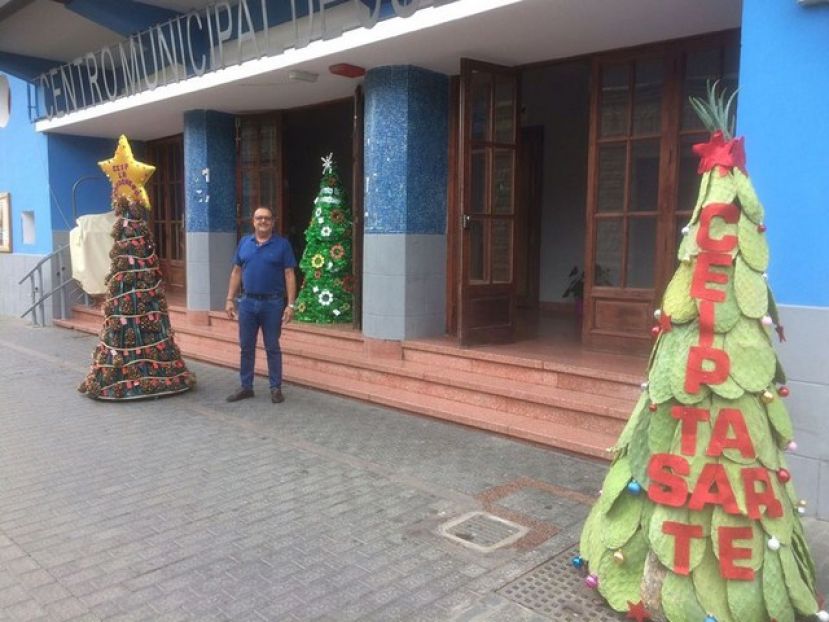 La Aldea: Un año mas vuelven los Árboles de Navidad en la Calle Real