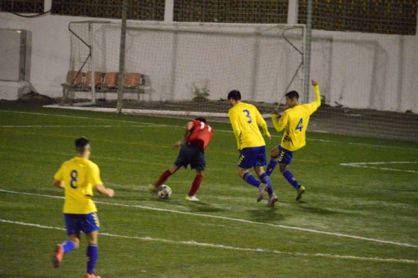 Fútbol 1ª Regional: El CD Longueras doblega al Castillo CF (2-1) y ya es tercero