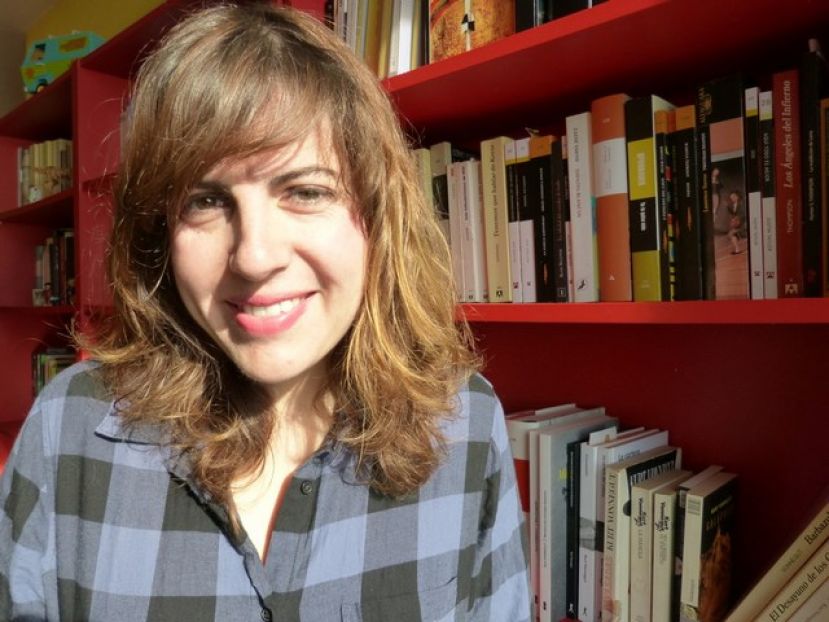 LA ESCRITORA Y PERIODISTA LAURA FERN&Aacute;NDEZ DESGRANA ANTE EL P&Uacute;BLICO LAS L&Iacute;NEAS MAESTRAS DE SU UNIVERSO LITERARIO