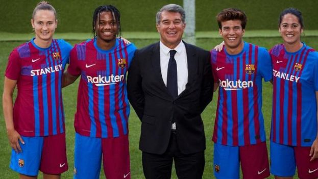 Laporta: "La camiseta est&aacute; inspirada en 'M&eacute;s que un Club'"