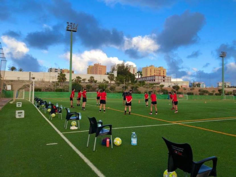 El Uni&oacute;n Viera femenino reanuda los entrenamientos superando los test