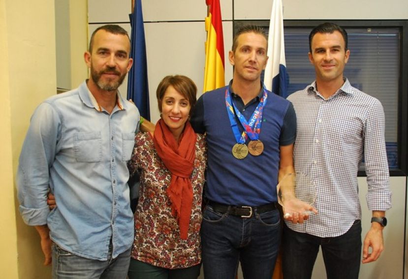 Mog&aacute;n reconoce los m&eacute;ritos deportivos del corredor de marcha Rub&eacute;n Pi&ntilde;era