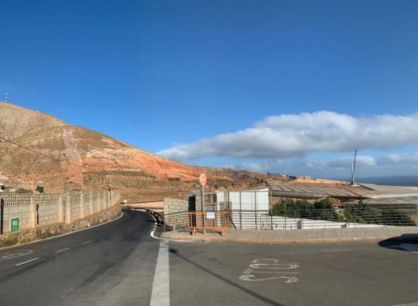 Gu&iacute;a: Corte de carretera de acceso a Roque Prieto, Cementerio de La Atalaya...