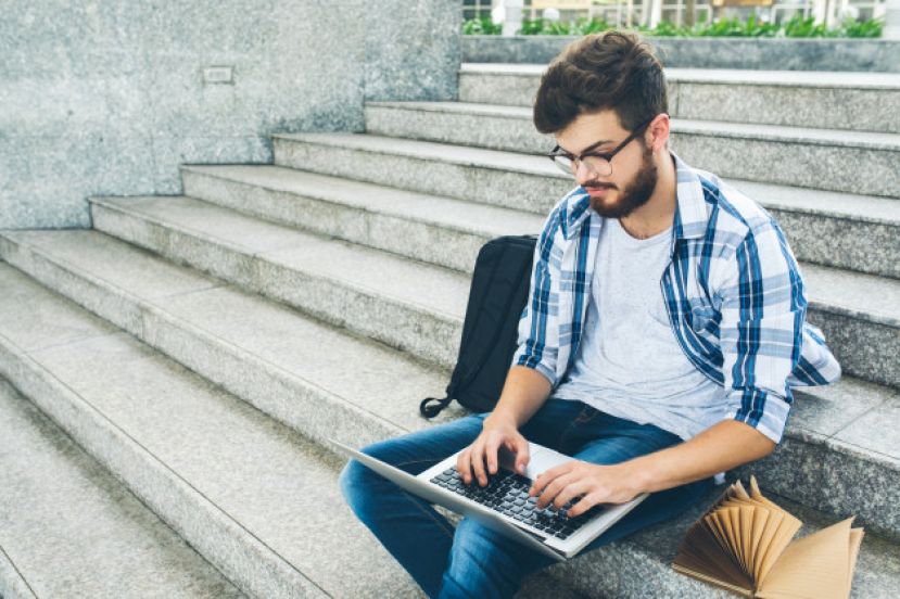 Primer listado provisional de becas concedidas para estudios universitarios