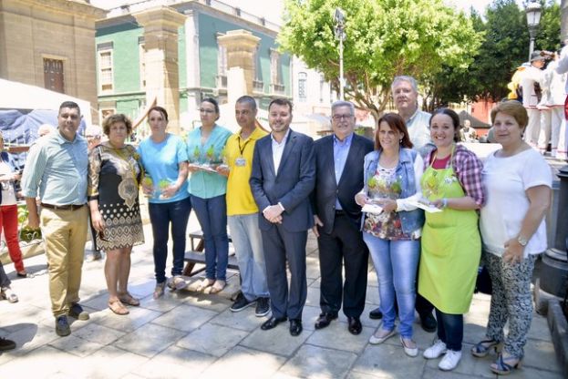 José Miguel Bravo de Laguna en los puestos de la Fiesta del Queso de Gáldar