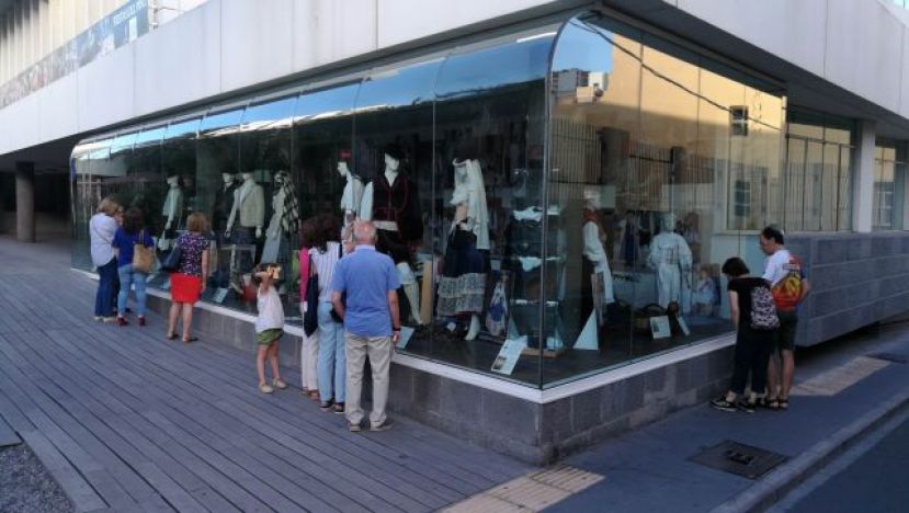 &Uacute;ltimos d&iacute;as para disfrutar del escaparate del Cabildo con los Trajes Tradicionales