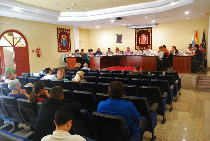 Mog&aacute;n ofrece a los agricultores formaci&oacute;n de control de la mosca de la fruta