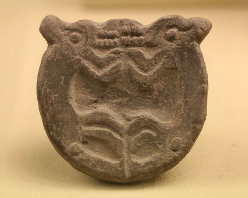 El historiador Jos&eacute; Molina analiza las similitudes entre los sellos precolombinos