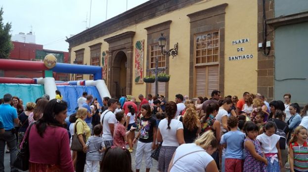 G&aacute;ldar: Comida Vecinal, m&uacute;sica y juegos infantiles en la Festividad de Santa Ana