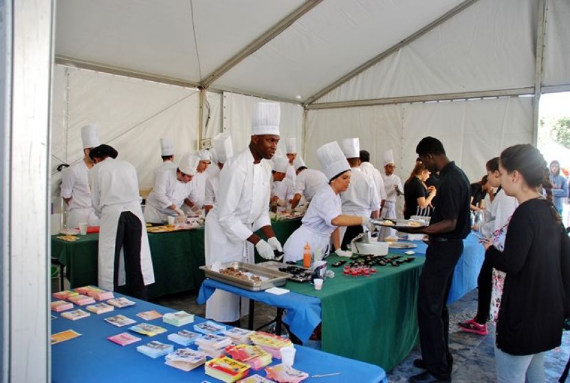 Más de 1.200 personas en la 'Primera Muestra de Profesiones y Vocaciones'