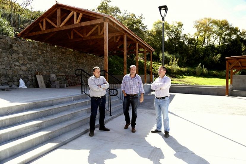 Valleseco: D&aacute;maso Arencibia visita las obras de la plaza de Madrelagua