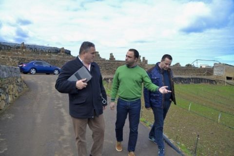 Instalación de dos ramales de distribución de agua, uno en Gáldar y otro en Moya