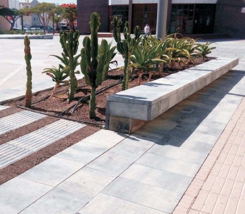 La plaza de la iglesia de El Tablero rejuvenece tras una inversi&oacute;n del Cabildo de 300.000 euros