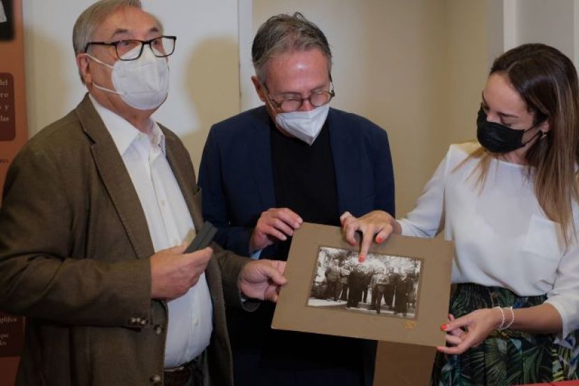 Guacimara Medina entregó a la Fundación Juan Negrín 4.000 piezas digitalizadas