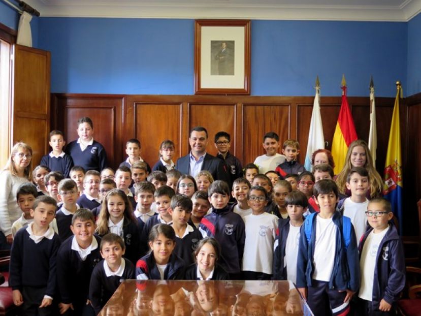 Gu&iacute;a: Los alumnos del CEIP Nicol&aacute;s Aguiar visitaron las Casas Consistoriales