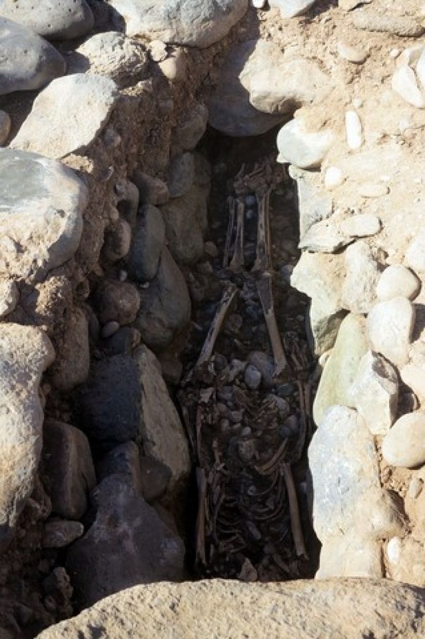 Primer levantamiento de restos aborígenes en los túmulos sepulcrales del Tenefé