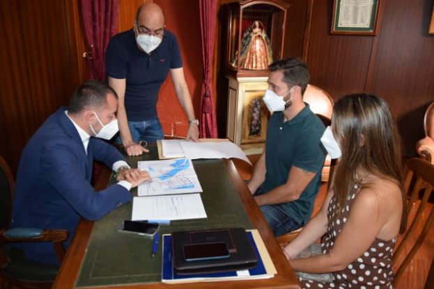 Firma de convenio para mejorar la conexi&oacute;n de los Lomos