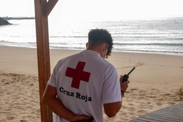 Cruz Roja estar&aacute; presente este verano en 44 playas de Canarias (V&iacute;deo)