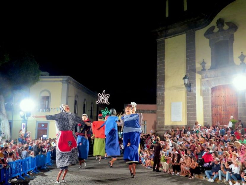 Gu&iacute;a: Los mitos y leyendas de los pueblos brillaron en la Cabalgata de las Carrozas