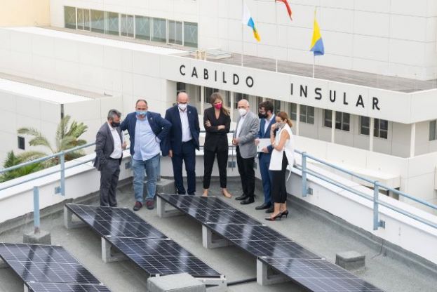 Morales muestra a la Secretaria de Estado de Energía Sara Aenegen, la estrategia de transición energética del Cabildo