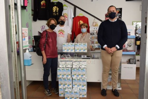 G&aacute;ldar: Ponlefoto dona 150 litros de leche con la Campa&ntilde;a &ldquo;G&aacute;ldar Jacobeo 21&rdquo;