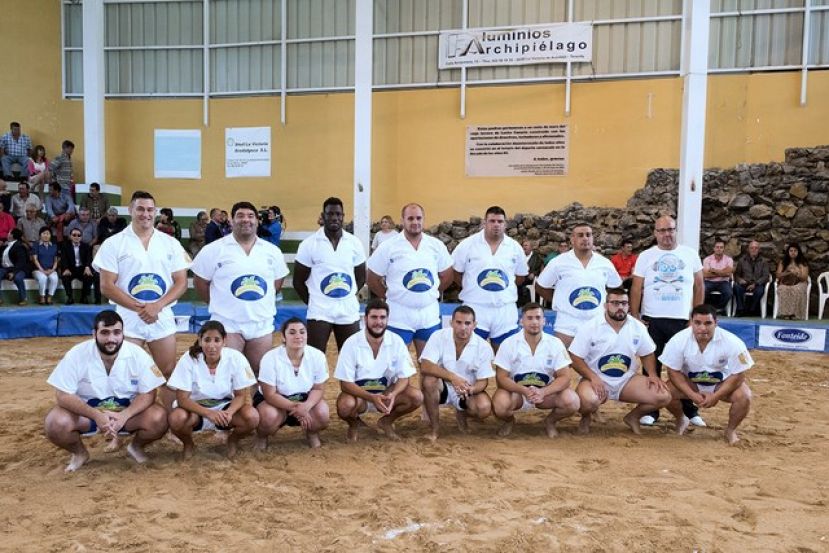 Bencomo gana la Luchada Institucional del Día de Canarias