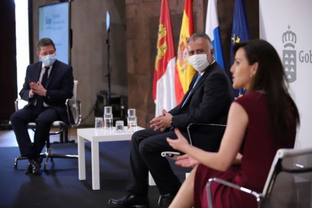 Torres y Garc&iacute;a-Page analizan la respuesta que han dado a la crisis del COVID-19