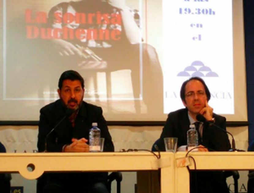 Presentaci&oacute;n de la novela &lsquo;La sonrisa Duchenne&rsquo;, en el Club La Provincia