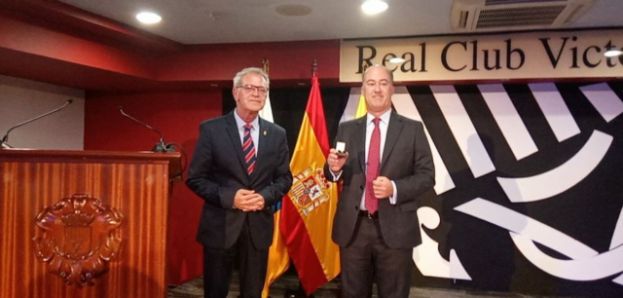 Preg&oacute;n Inaugural del 109 Aniversario del Real Club Victoria, por Larry &Aacute;lvarez