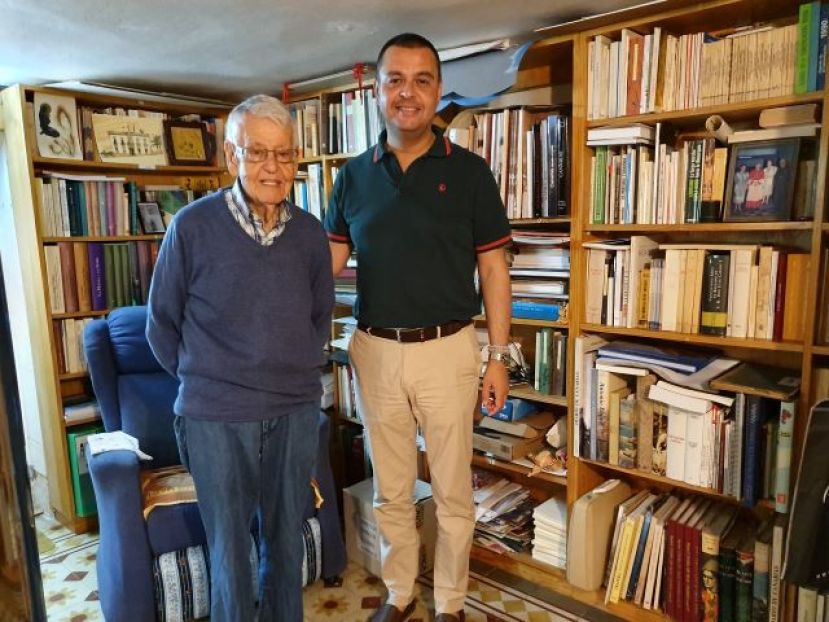 Guía: El Cronista Oficial hace entrega al municipio de su archivo y biblioteca