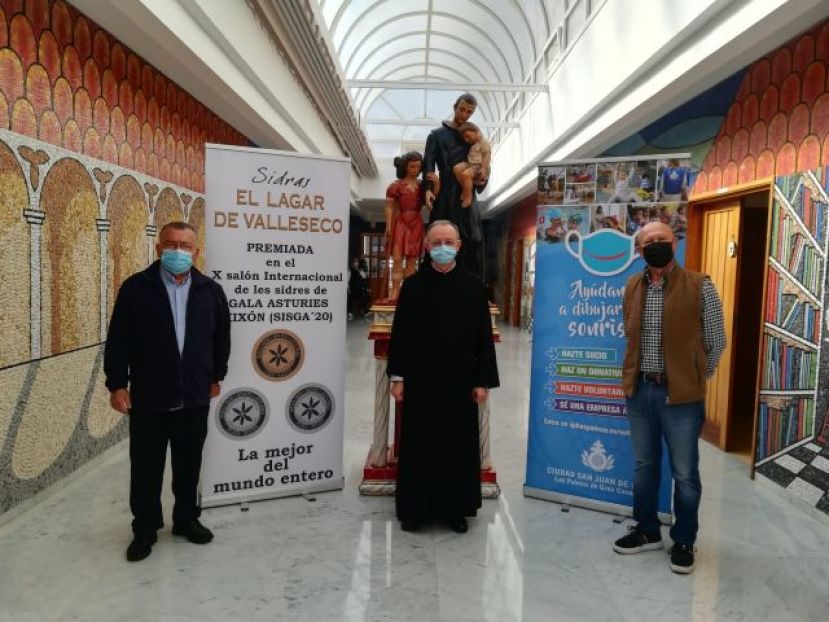 Valleseco: Subasta de unas botellas de sidra medalla de oro a beneficio San Juan de Dios
