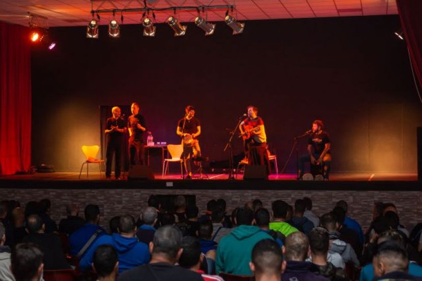 RON LAL&Aacute; Y EL TEATRO CUY&Aacute;S ACERCAN LAS ARTES ESC&Eacute;NICAS A 200 INTERNOS DE SALTO DEL NEGRO