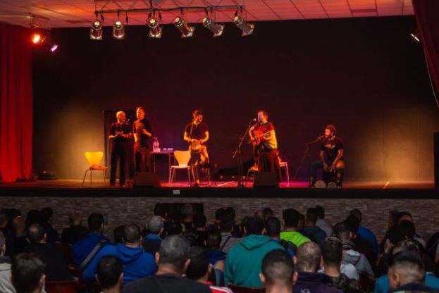 RON LAL&Aacute; Y EL TEATRO CUY&Aacute;S ACERCAN LAS ARTES ESC&Eacute;NICAS A 200 INTERNOS DE SALTO DEL NEGRO