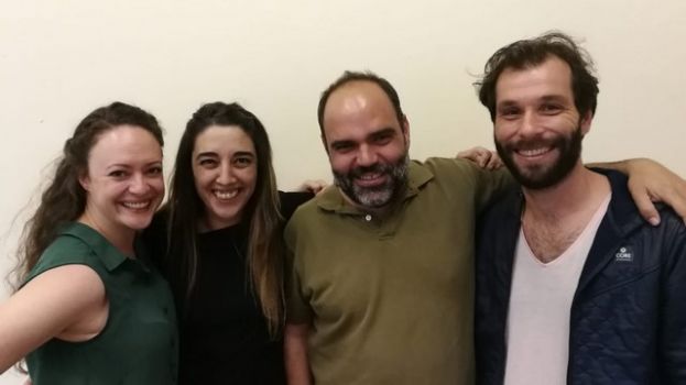 Los actores de la primera producci&oacute;n esc&eacute;nica de la iniciativa &lsquo;Laboratorio Gald&oacute;s&rsquo; se enfrentan al borrador del texto escrito por Irma Correa