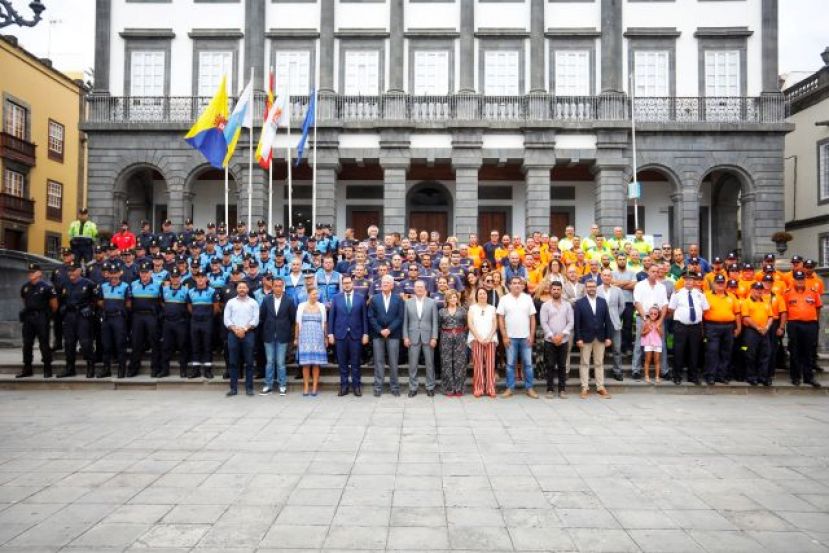 Los trabajadores que participaron en la extinción de los incendios, homenajeados