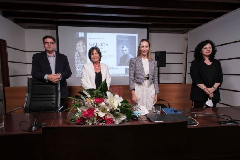 Yolanda Arencibia hizo la presentaci&oacute;n de su libro &lsquo;Gald&oacute;s. Una biograf&iacute;a&rsquo;