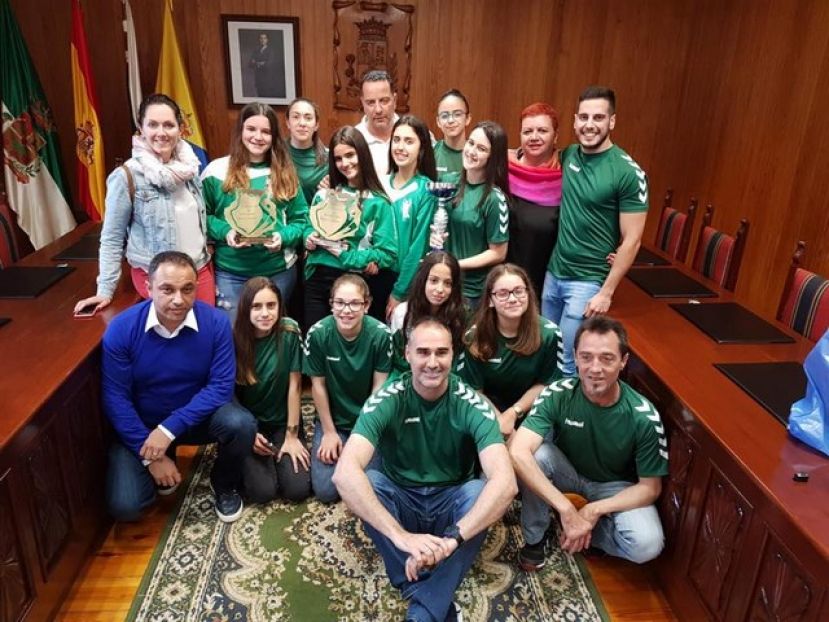 Villa de Moya: Recibimiento a las jugadoras y cuerpo técnico del CB Moya Tilover