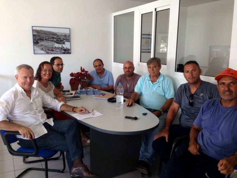 Mogán luchará “contra viento y marea” para defender a los pescadores
