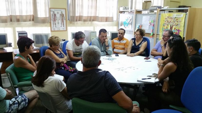 Guía: Reunión con los representantes de la asociación de vecinos La Piconera
