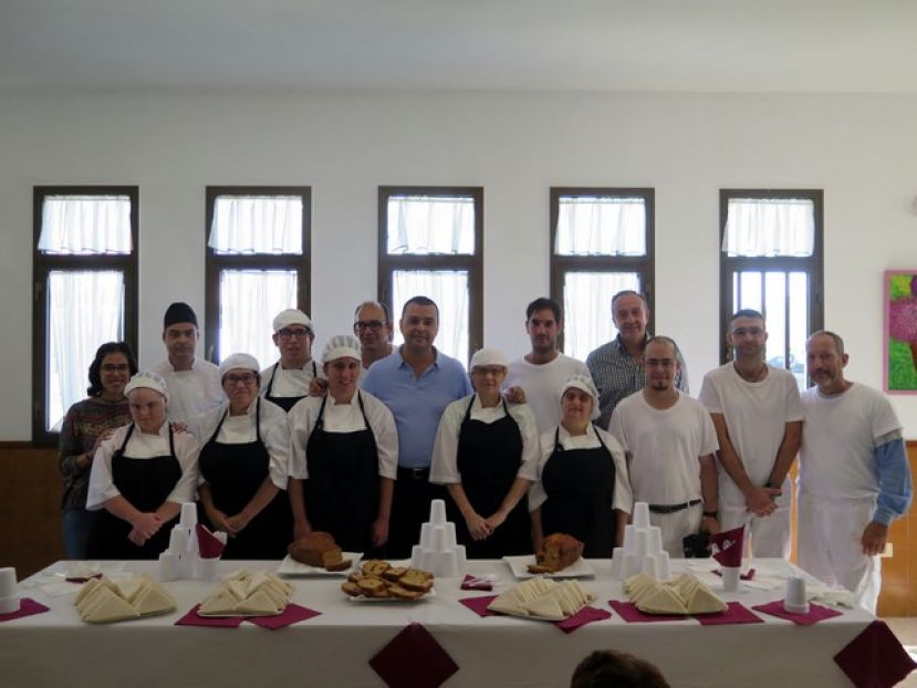 Guía: Doce personas con discapacidad se forman en talleres de Cocina y Pintura