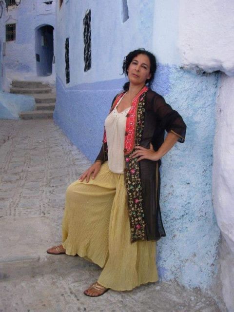 Isabel Díaz Escudero una sevillana famosa, creadora de moda, de vacaciones en GC