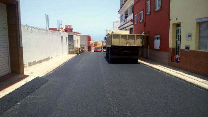 Gáldar: Continúa el asfaltado de calles en el barrio de Sardina
