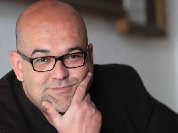 ALEXIS RAVELO PRESENTA SU &Uacute;LTIMA NOVELA &lsquo;UN T&Iacute;O CON UNA BOLSA EN LA CABEZA&rsquo;, EN LA CASA-MUSEO P&Eacute;REZ GALD&Oacute;S