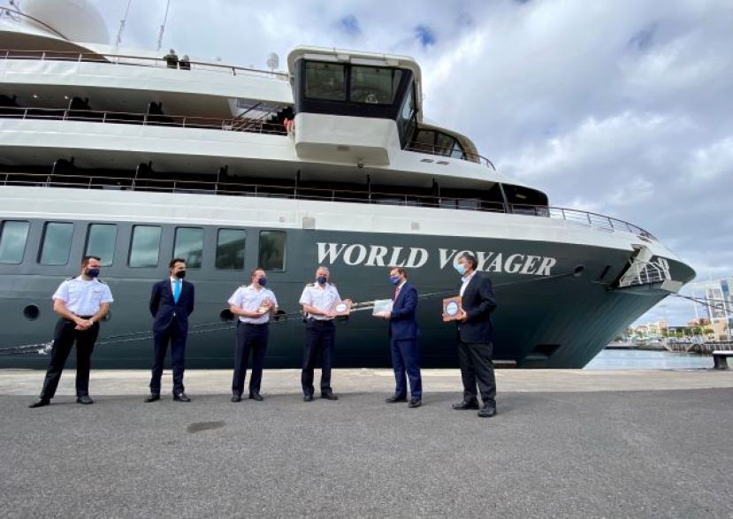 El exclusivo crucero World Voyager visita Las Palmas por primera vez
