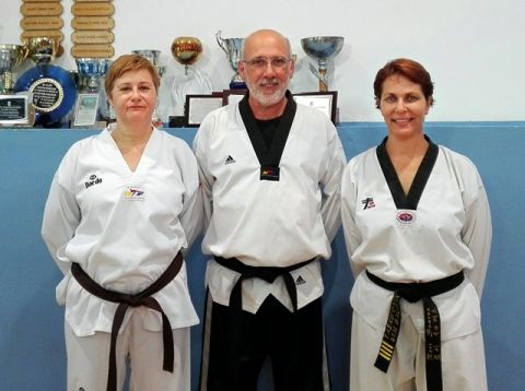 Gáldar: Dos madres galdenses cinturón negro de taekwondo