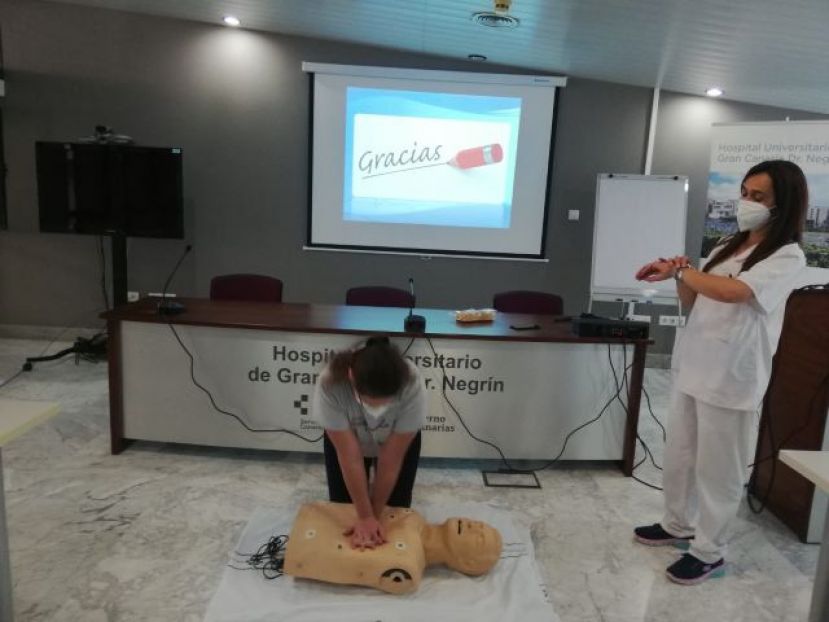 El Aula de Pacientes del Hospital Dr. Negr&iacute;n imparte un taller de RCP b&aacute;sica