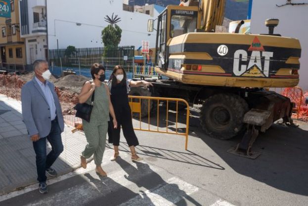 El Cabildo invierte 403.000 euros en abrir al peat&oacute;n la Zona Comercial de La Aldea