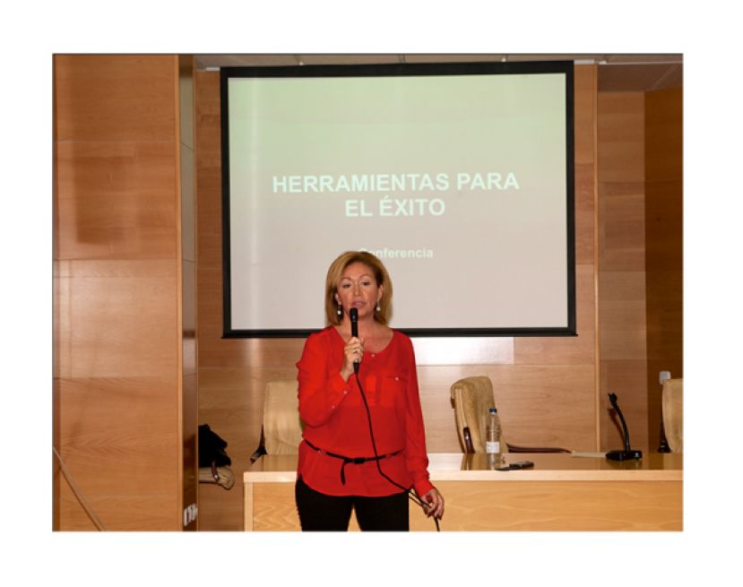 Presentaci&oacute;n del libro &Eacute;xito &iquest;Divina Cuesti&oacute;n? de Lidia Monz&oacute;n Mentora