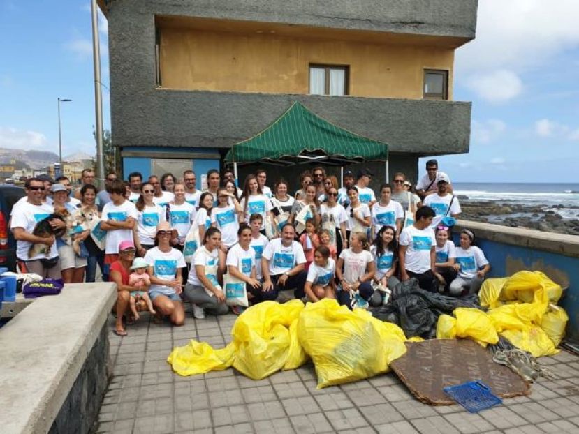 Moya: Día Internacional de los Océanos con una limpieza voluntaria del litoral